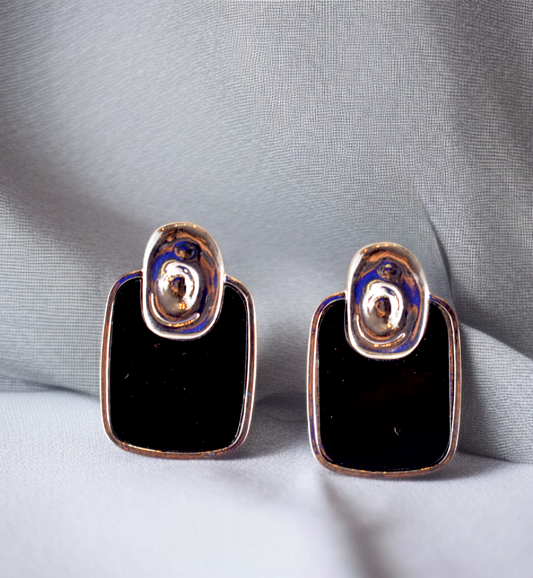 Noir Muse Earrings
